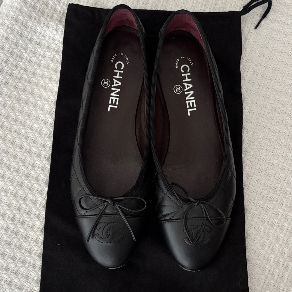 CHANEL Black Leather Quilted Ballet Flats